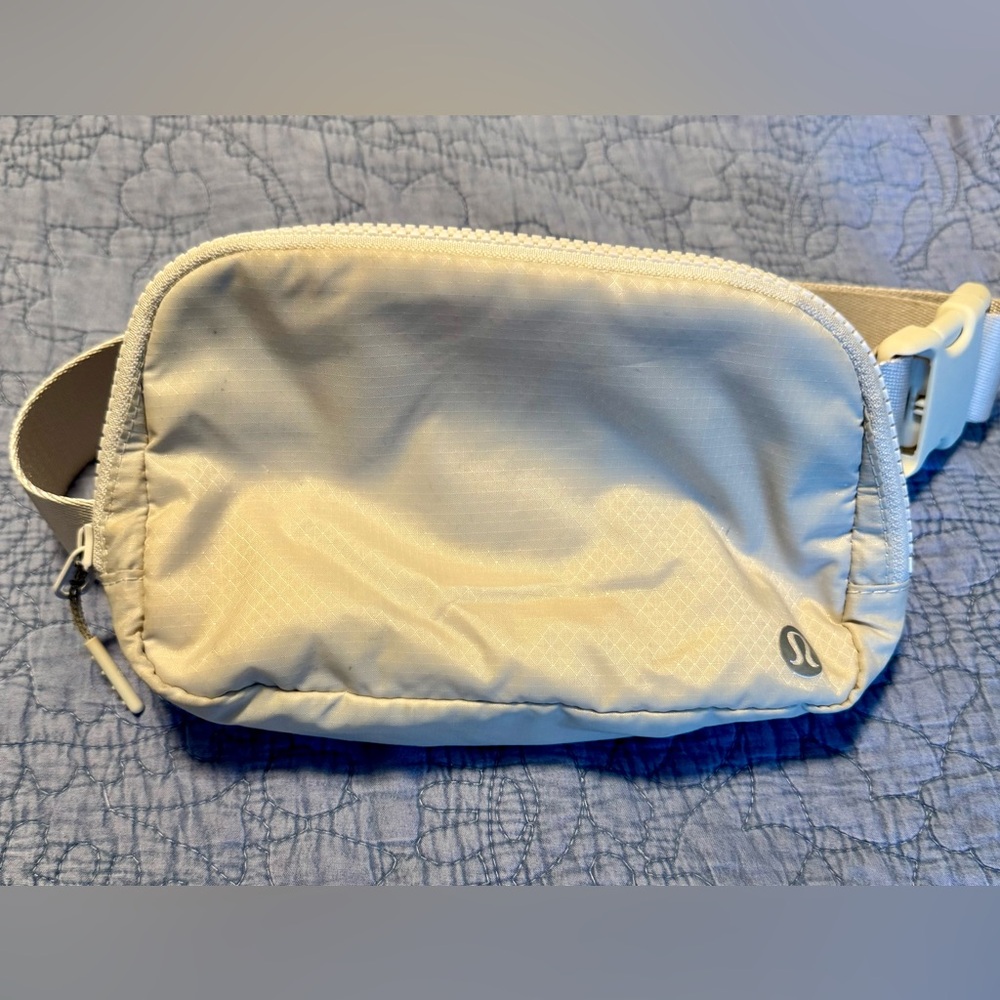 Lululemon Everywhere Belt Bag 1L